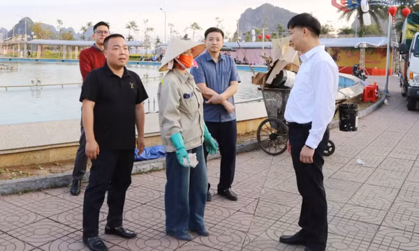 Tăng cường thu gom rác thải, bảo đảm môi trường xanh, sạch, đẹp dịp Tết Nguyên đán