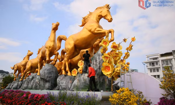 Đại lộ hoa và công nghệ ánh sáng bên bờ vịnh Hạ Long sẵn sàng đón người dân, du khách tham quan