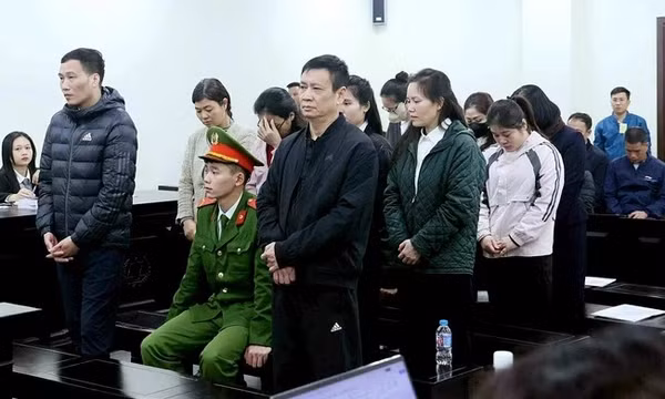 'Bà trùm' lãnh 10 năm tù vụ giấu 546kg vàng trong giày, quấn quanh người đưa về Việt Nam