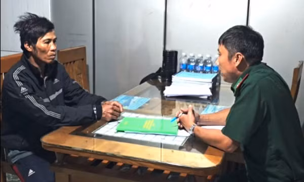Bắt giữ đối tượng bị truy nã về tội dâm ô lẩn trốn trên tàu cá