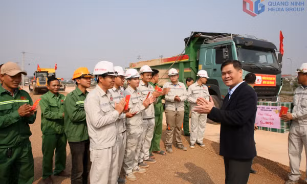 Chủ tịch UBND tỉnh thăm, chúc Tết, động viên cán bộ, công nhân thi công một số dự án trọng điểm