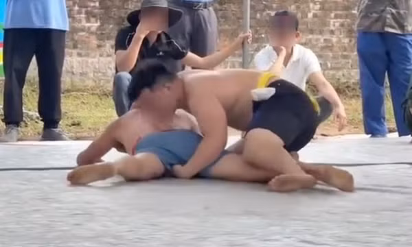 Một người tử vong khi tham gia giải đấu vật thôn ở Hà Nội
