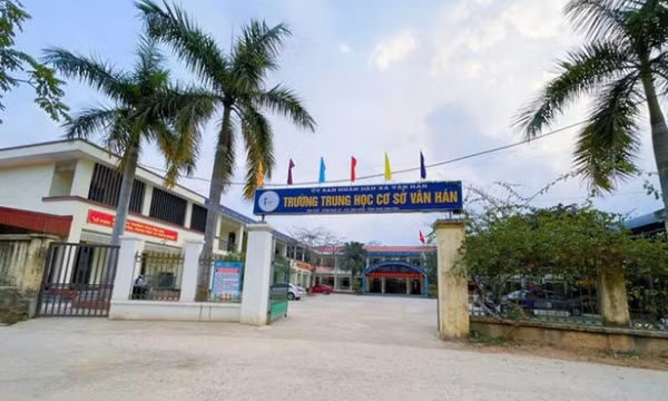 Đình chỉ nữ giáo viên tác động vào mặt học sinh ngay trên bục giảng