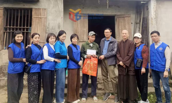 Chăm lo cho người yếu thế