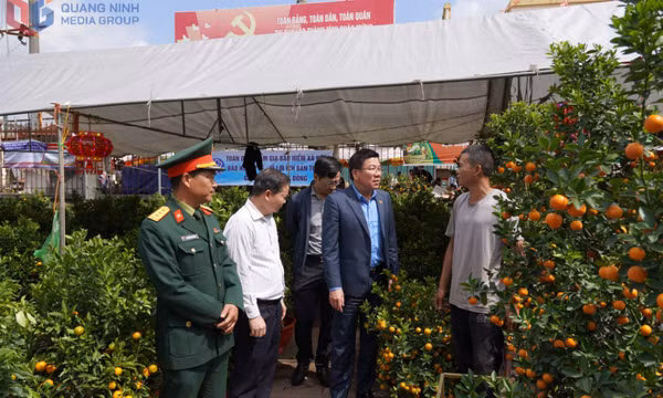Đoàn công tác số 6 của tỉnh kiểm tra tình hình chuẩn bị Tết Nguyên đán tại 6 xã miền núi, biên giới