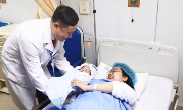 Chào đón những công dân nhí chào đời vào thời khắc giao thừa