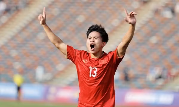 Cựu tuyển thủ U23 Việt Nam Hồ Văn Cường chấn thương nặng