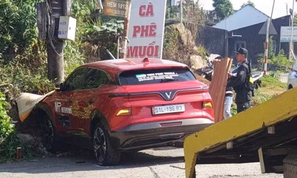 Đi bộ trên vỉa hè, cụ bà 83 tuổi ở Lâm Đồng bị ô tô tông tử vong