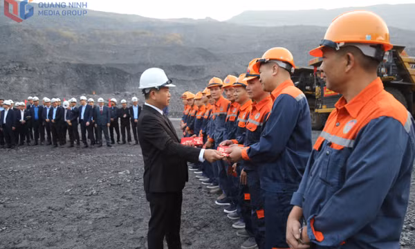 Công ty CP Than Cao Sơn dự kiến khai thác 10.000 tấn than trong ngày đầu ra quân
