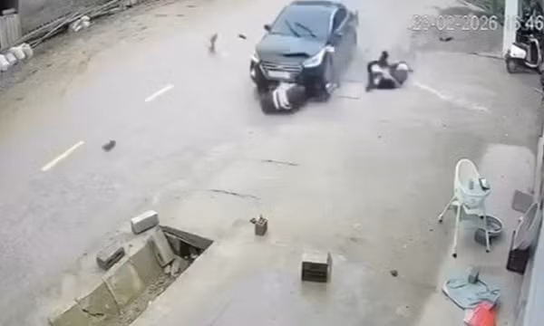 Tài xế có cồn trong máu tông trực diện 2 học sinh gây đa chấn thương
