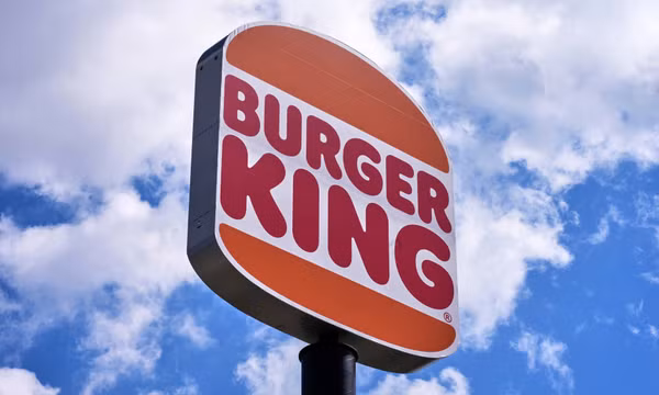 Burger King thử nghiệm tai nghe AI theo dõi chất lượng phục vụ 