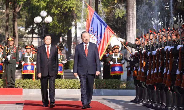 Lễ đón trọng thể Tổng Bí thư Tô Lâm tại thủ đô Vientiane của CHDCND Lào