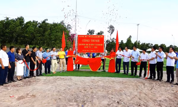 AES Mông Dương nâng cao chất lượng cuộc sống cộng đồng thông qua tài trợ Sân bóng đá tại xã Hải Hòa