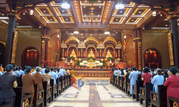 Lễ cầu nguyện quốc thái dân an nhân ngày đầu vận hành chính quyền địa phương hai cấp