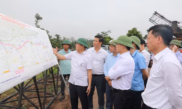 Chủ tịch UBND tỉnh Phạm Đức Ấn kiểm tra một số dự án, công trình giao thông trọng điểm, tháng 7-2025