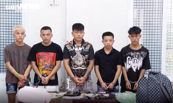 Bắt giữ nhóm thanh niên đập vỡ kính hàng loạt ô tô trộm cắp tài sản ở Bắc Ninh