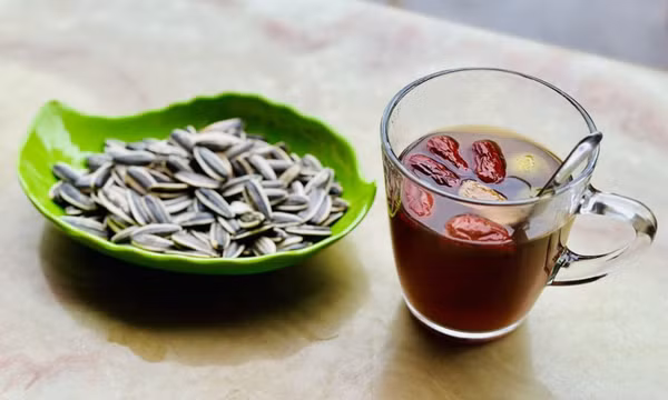 Sự thật về nguy cơ uống trà khi đói gây hại cơ thể