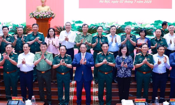 Thủ tướng: Quân đội tiếp tục vai trò nòng cốt trong xây dựng “thế trận lòng dân”