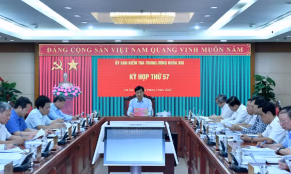 Bộ Chính trị, Ban Bí thư thi hành kỷ luật đảng viên vi phạm