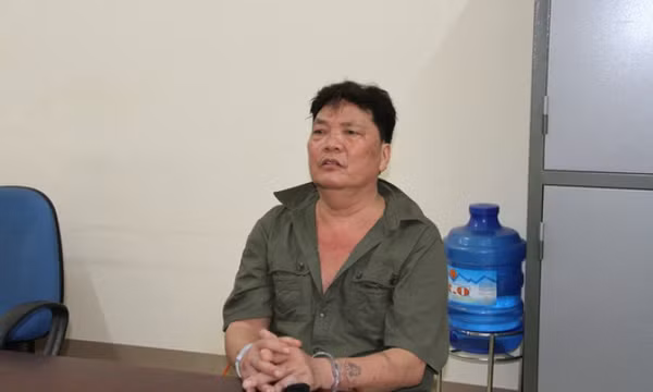 Mâu thuẫn khi uống rượu, mang hung khí đến chém 2 người khác trọng thương