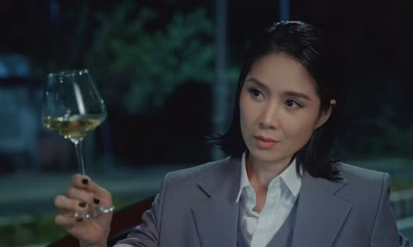 "Chị hai quốc dân" Lê Phương lột xác điển trai, mạnh mẽ