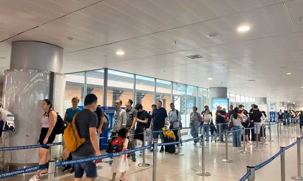 Giá vé máy bay hè 2025 tăng, du khách vẫn có cơ hội mua giá rẻ