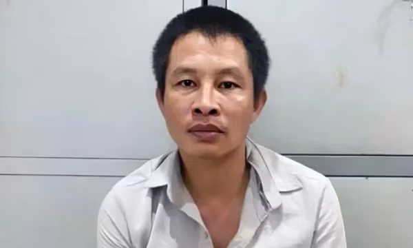 Khởi tố đối tượng cầm dao đuổi đánh bố, chém mẹ tử vong