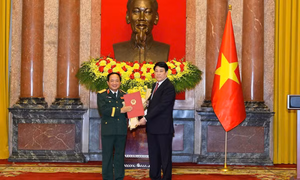 Chủ tịch nước Lương Cường chủ trì lễ trao quyết định thăng quân hàm, cấp bậc hàm Đại tướng, Thượng tướng