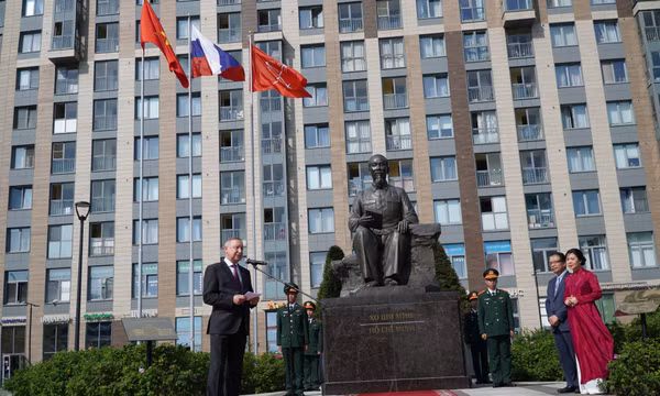 Khánh thành Quảng trường Hồ Chí Minh tại St. Petersburg – Hội người Việt được công nhận chính thức