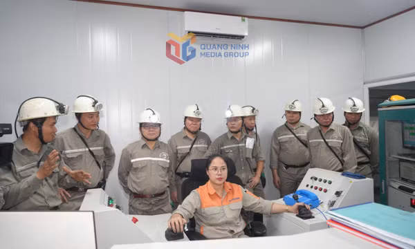 Thứ trưởng Bộ Công Thương kiểm tra tiến độ Dự án khai thác hầm lò mỏ Khe Chàm II - IV