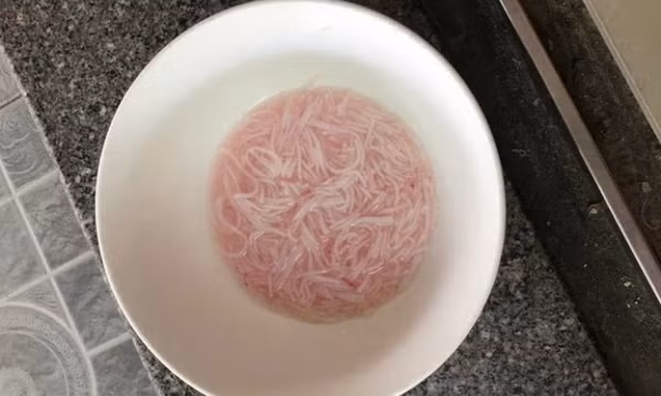 Bún tươi đổi màu đỏ ở Đà Nẵng có kết quả xét nghiệm…bình thường