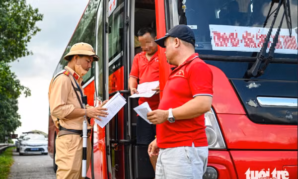 Bộ Công an đề xuất bỏ quy định không lái xe quá 48 giờ mỗi tuần, bổ sung trường hợp thu hồi bằng lái