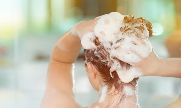 Bí quyết chăm sóc tóc mùa hè không thể bỏ qua