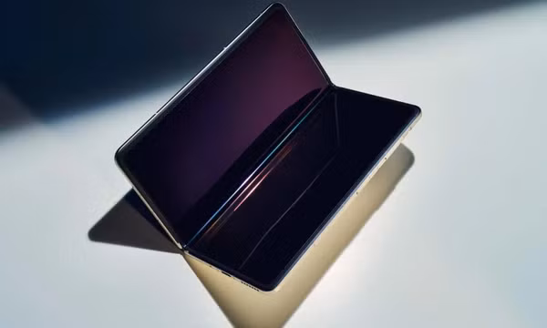 Hãng điện thoại Trung Quốc 'phủ đầu' Samsung bằng smartphone gập siêu mỏng