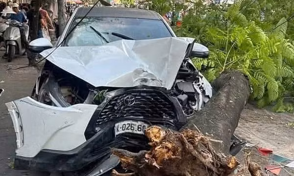 Công an thông tin vụ nữ tài xế ô tô tông liên hoàn 12 xe máy: 10 người nhập viện, 1 người tử vong