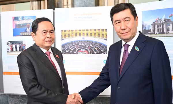 Chủ tịch Quốc hội Trần Thanh Mẫn gặp Trưởng đoàn các nước nhân dịp dự Hội nghị các Chủ tịch Quốc hội thế giới lần thứ 6