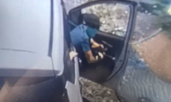 Phú Thọ: Hung hăng cầm vật nghi là súng đe dọa người khác sau va chạm giao thông