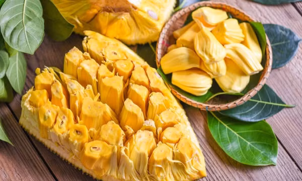 Ăn vải, mít có 'nóng' không? Bà nội trợ tranh cãi, chuyên gia lên tiếng