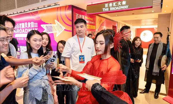 Phương Mỹ Chi và hành trình đưa âm nhạc Việt tỏa sáng tại chung kết Sing! Asia