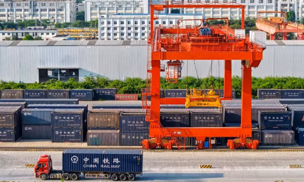 Hàng hóa vận chuyển bằng tàu liên vận Việt - Trung khởi hành từ Quảng Tây trong nửa đầu năm tăng 283% so với cùng kỳ