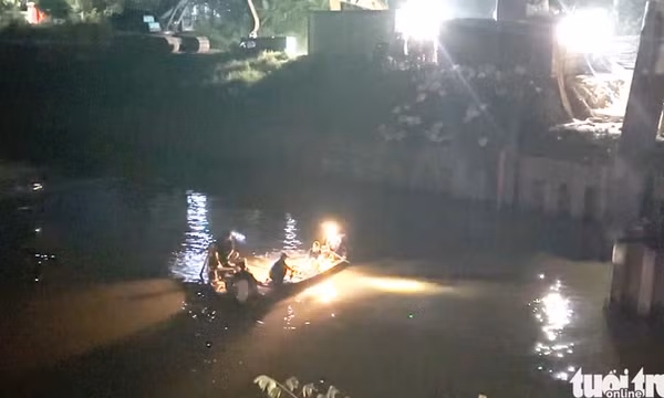 Tìm thấy thi thể nạn nhân cuối cùng vụ ô tô tông hai xe máy rơi sông