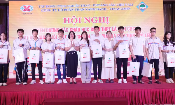 Than Vàng Danh: Tuyên dương trên 2.300 học sinh giỏi là con em công nhân mỏ