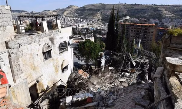 Israel tấn công trụ sở quân đội Syria ở thủ đô Damascus