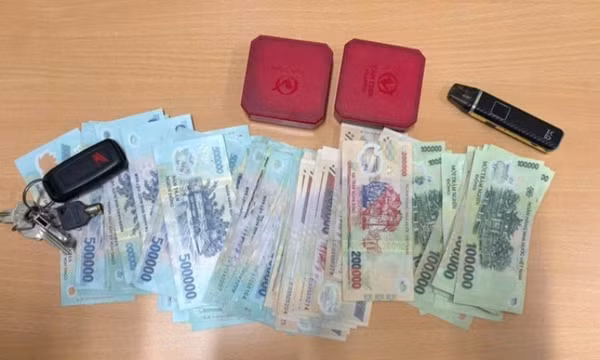 Đánh bạc thua hơn 300 triệu, mang dao cướp tiệm vàng lấy tiền 'gỡ lại'