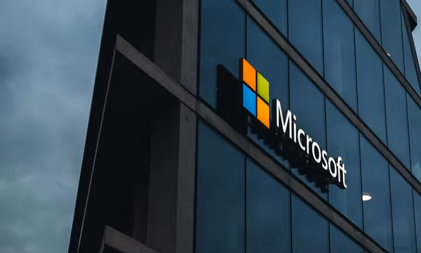 Bất ngờ chiến lược mua chất thải người để giảm khí thải của Microsoft