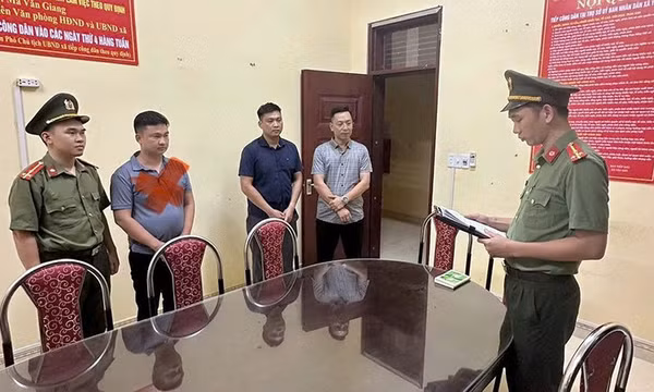 Khởi tố 2 đối tượng truyền bá văn hóa phẩm đồi trụy