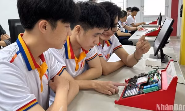 Bỏ quy định điểm sàn 8 điểm môn Toán với ngành vi mạch bán dẫn