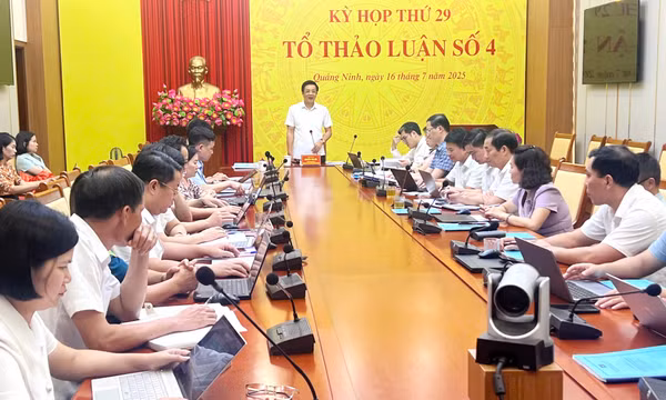 Chủ tịch Uỷ ban MTTQ tỉnh duyệt chương trình Đại hội Đảng bộ một số xã