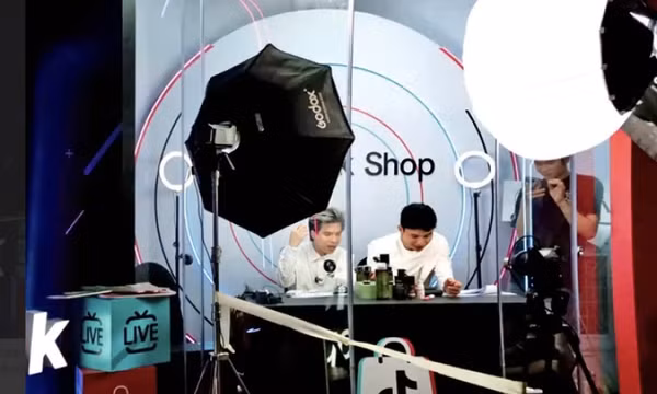 TikTok Shop bứt tốc, áp sát ‘ngôi vương’ Shopee