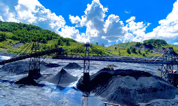 Tăng cường tận thu tài nguyên từ đất đá lẫn than